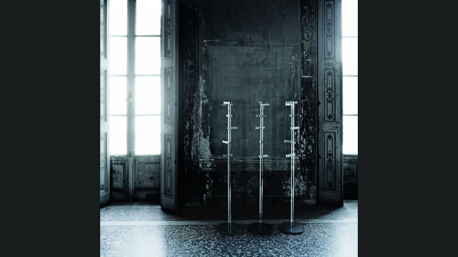 Appendiabiti Telegrafo in cristallo con base in ferro di Glas Italia