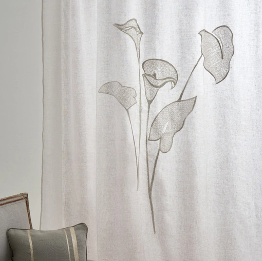 Tenda Flores in lino con calle ricamate di Mastro Raphael