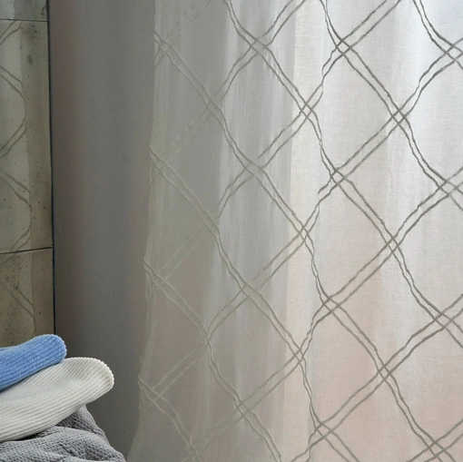 Tenda Mathilde in garza di lino con Losanghe ricamate di Mastro Raphael