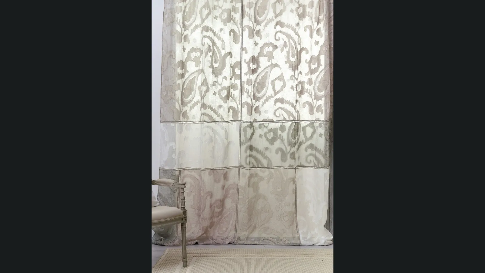 Tenda Pamphilj Quadri con tessuto Thisbe di diversi colori di Mastro Raphael