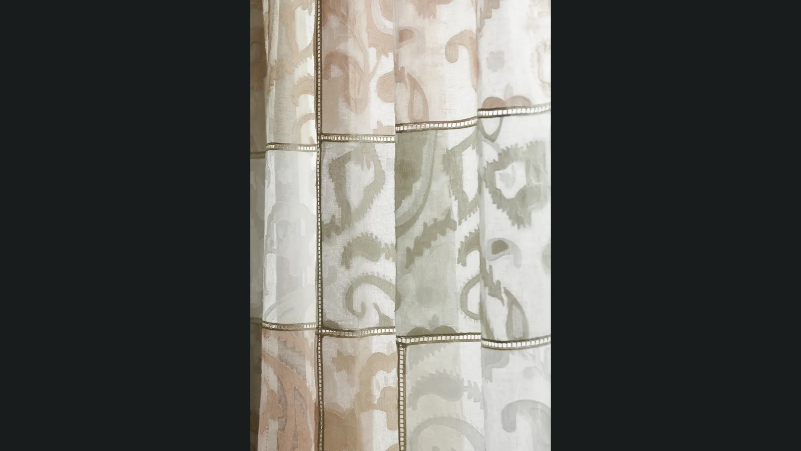 Tenda Pamphilj Quadri con tessuto Thisbe di diversi colori di Mastro Raphael