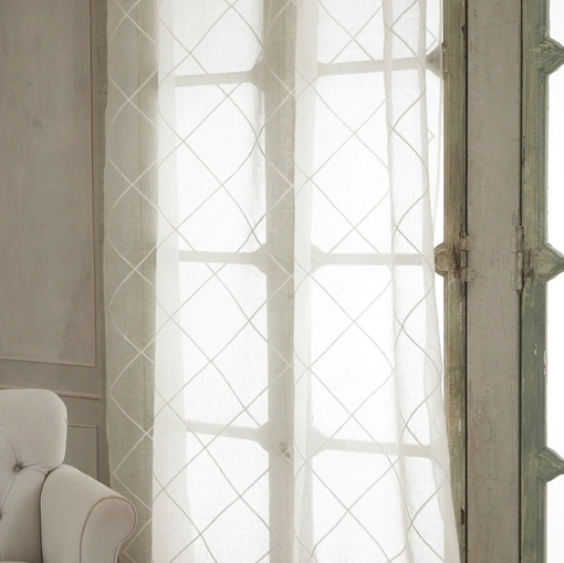 Tenda Quintessential in lino con ricamo rombi di Mastro Raphael