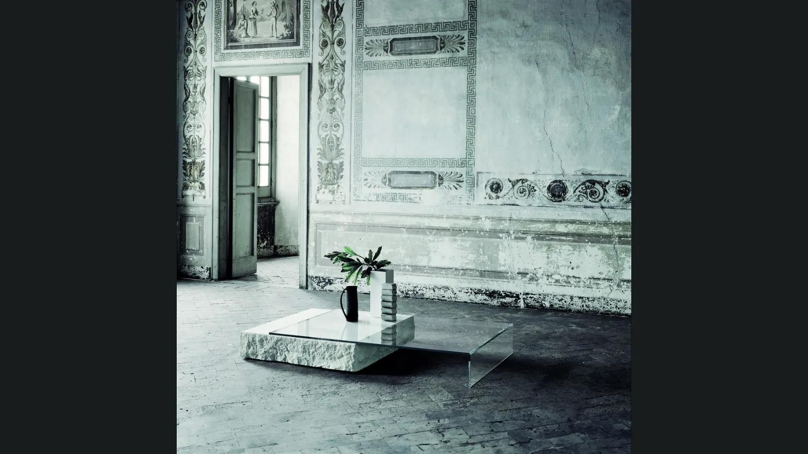 Tavolino Terraliquida in cristallo e pietra di Glas Italia