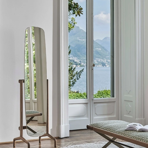 Specchiera autoportante con struttura in legno massello Timothy di Porada