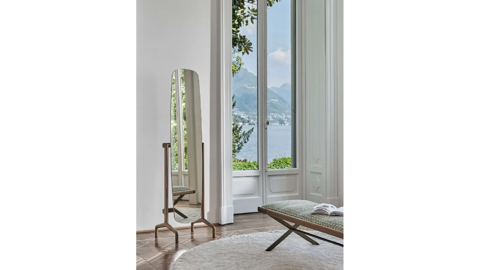 Specchiera autoportante con struttura in legno massello Timothy di Porada