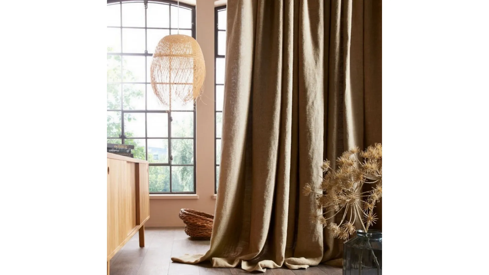 Tenda Tulum di Larsen