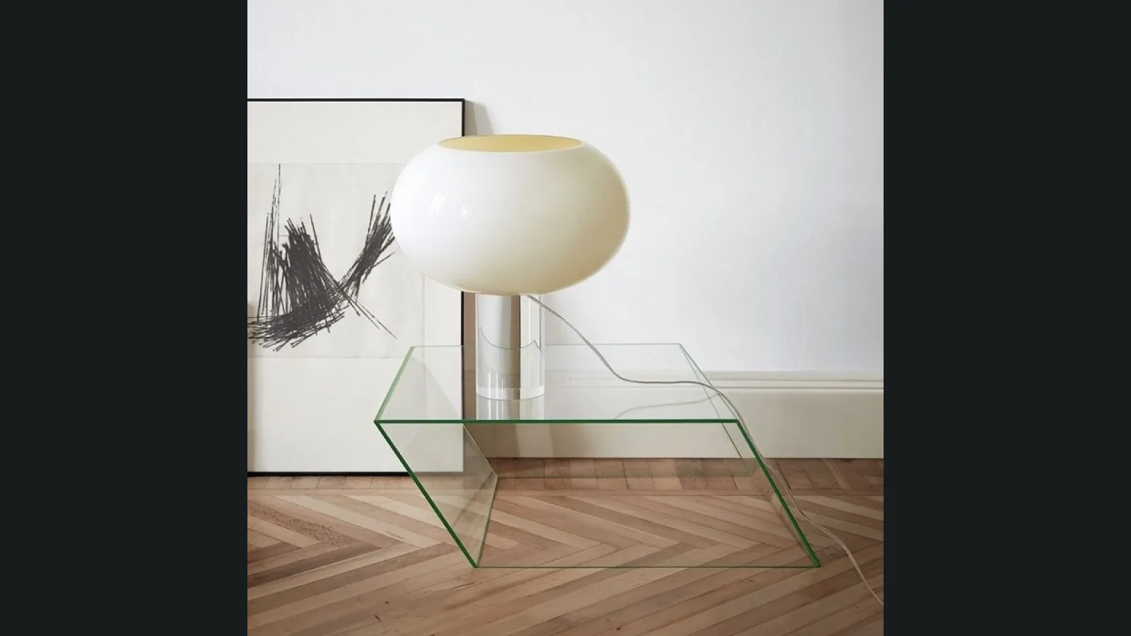 Tavolino Wireframe a forma di parallelepipede storto in vetro extralight di Glas Italia