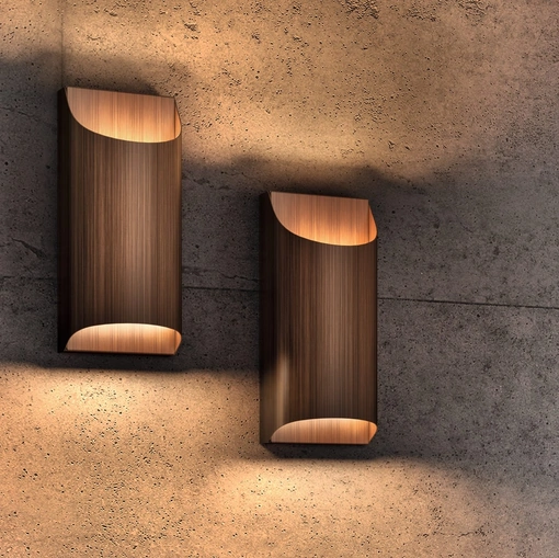 Lampada da parete in metallo finitura bronzo spazzolato Aprile Applique di Pentalight