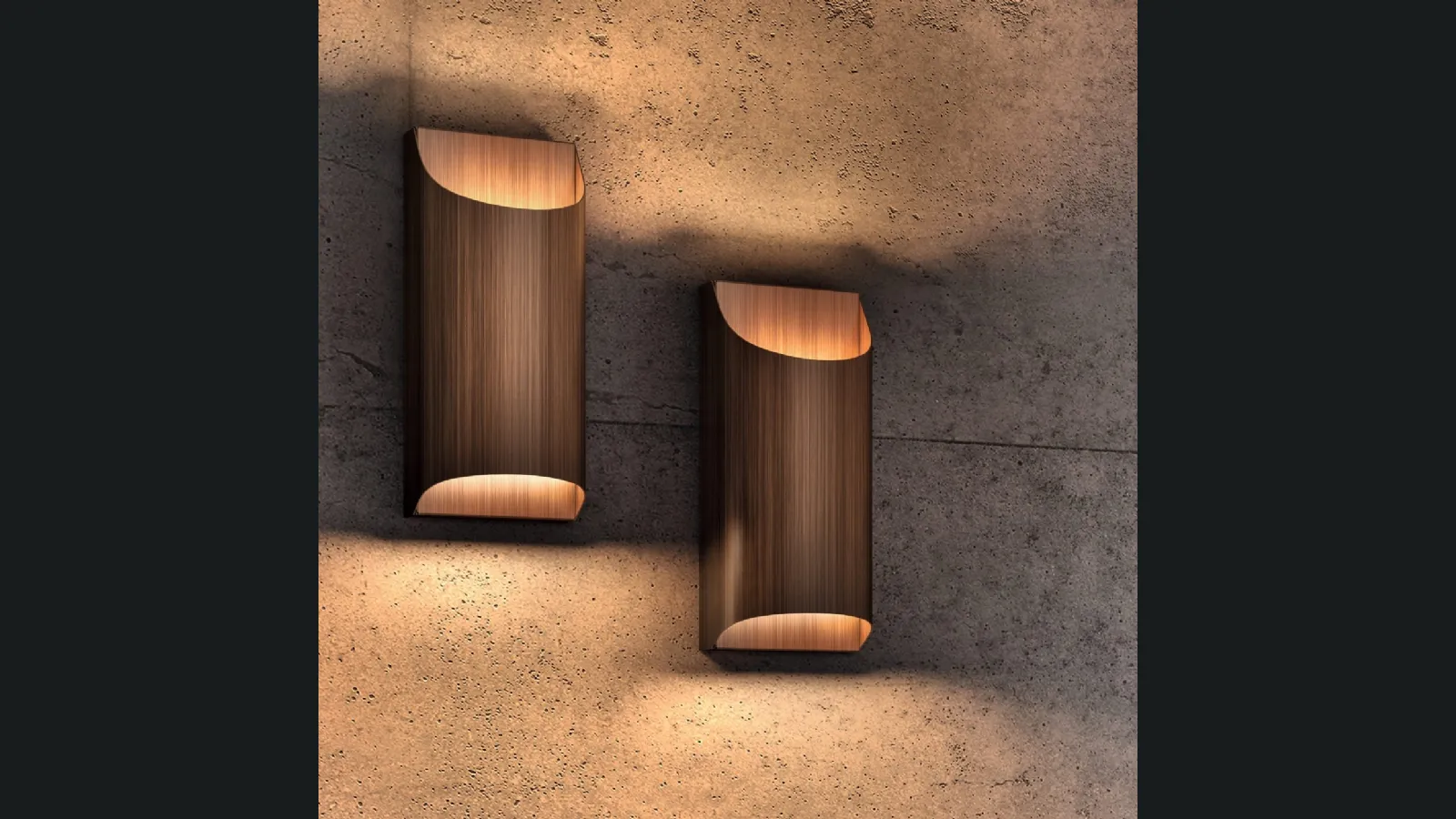 Lampada da parete in metallo finitura bronzo spazzolato Aprile Applique di Pentalight