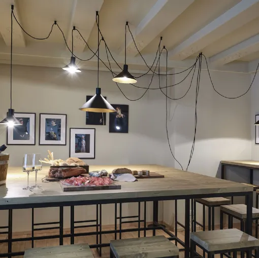 Lampada da terra di design in metallo nero con appendimento dei punti luce a soffitto Cerberina di Moog