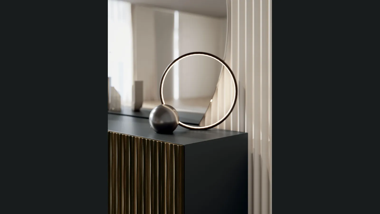 Lampada Circle da tavolo in acciaio laccato antracite di Bontempi