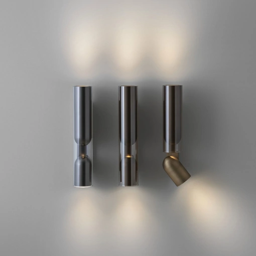 Lampada da parete con struttura interna in metallo e struttura esterna in vetro Clash Applique di Pentalight