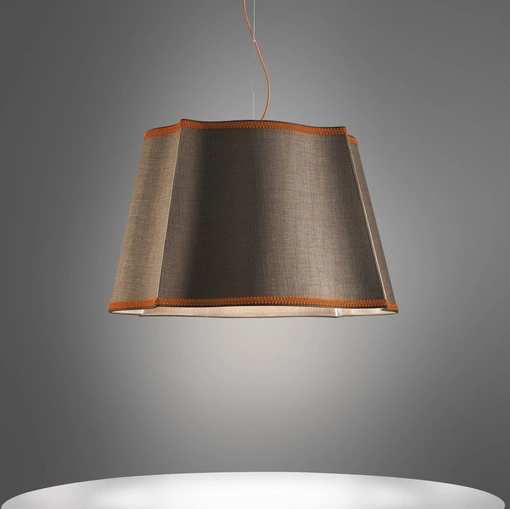 Lampada a sospensione Club House in tessuto con passamaneria a contrasto di Pentalight