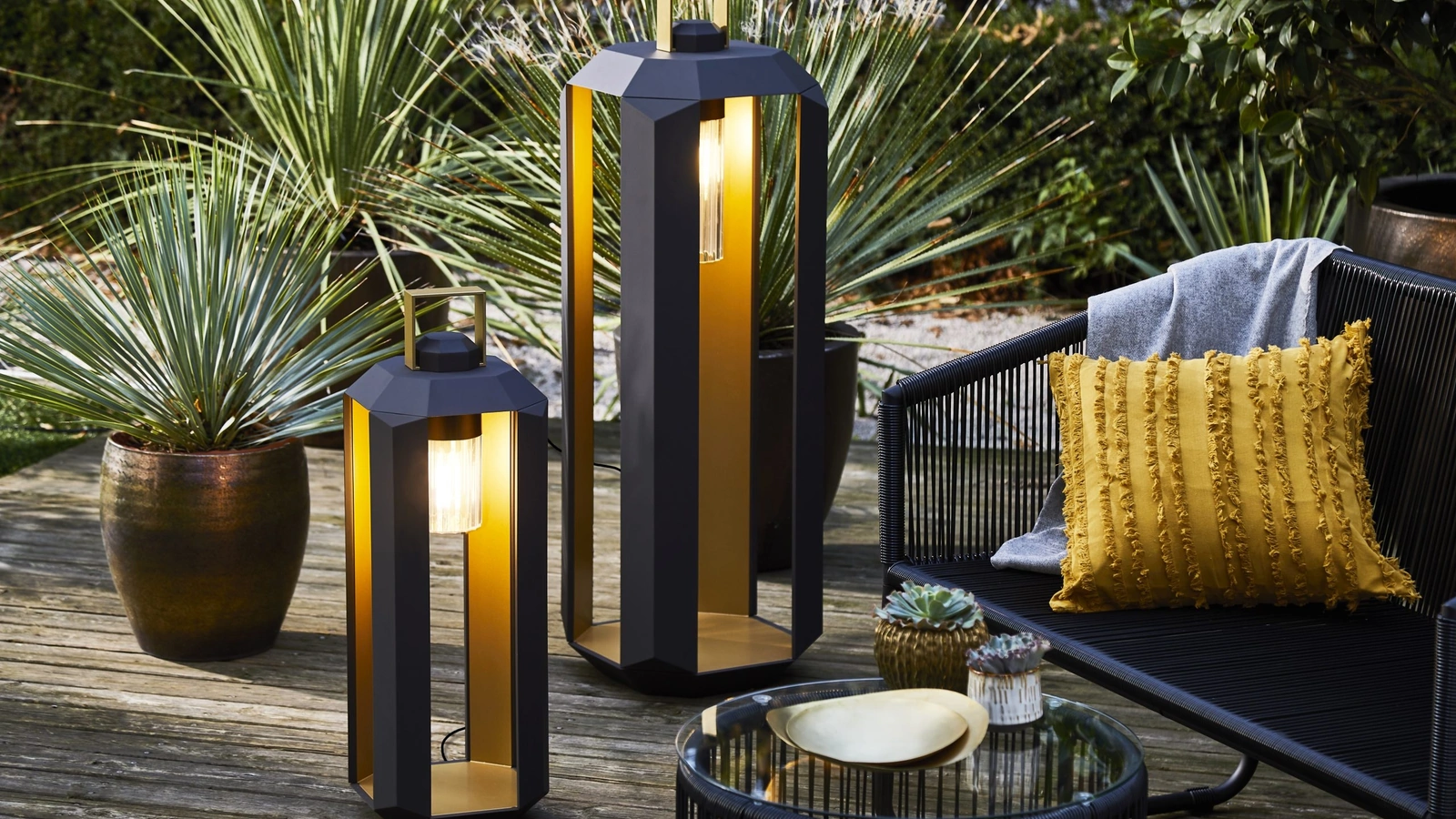 Lampada Cube Outdoor in metallo laccato di Contardi