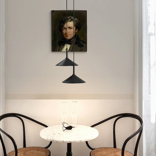 Lampada a sospensione sottile ed elegante come un calice da cocktail in acciaio verniciato Dry di Rotaliana