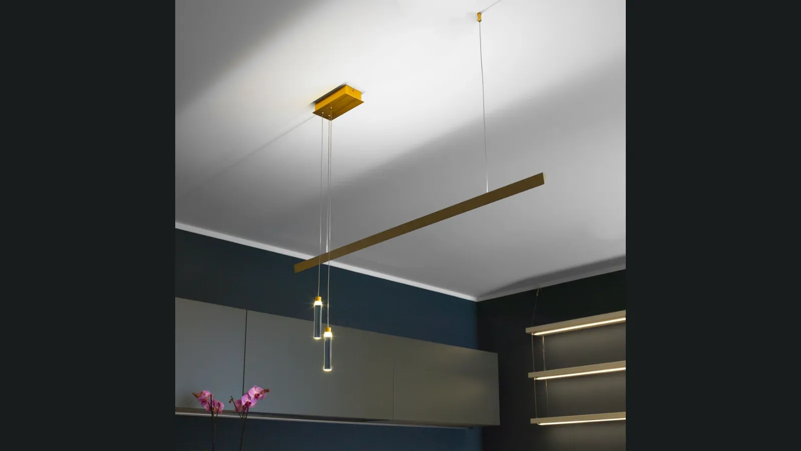 Lampada a sospensione in acciaio, alluminio e plexiglass Funambulist ottone di Vivida International