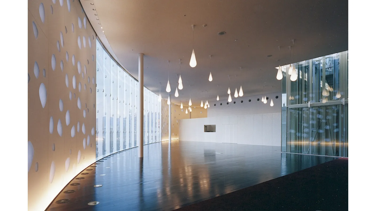 Lampada a sospensione in vetro Goccia di Rotaliana