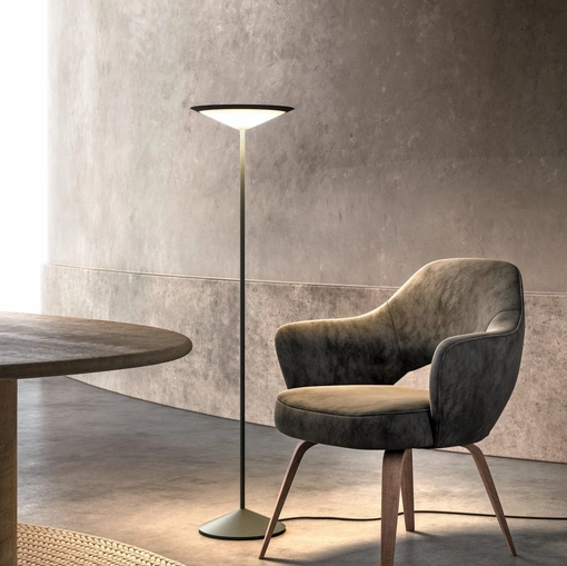 Lampada da terra con struttura in metallo e diffusore in vetro Narciso di Pentalight