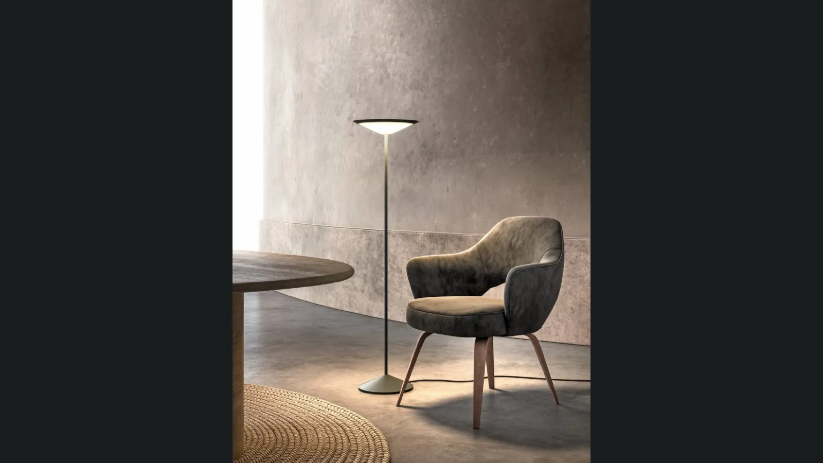 Lampada da terra con struttura in metallo e diffusore in vetro Narciso di Pentalight