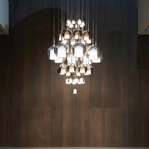 Lampada a sospensione composta da sfere di vetro di dimensioni diverse Glo di Pentalight