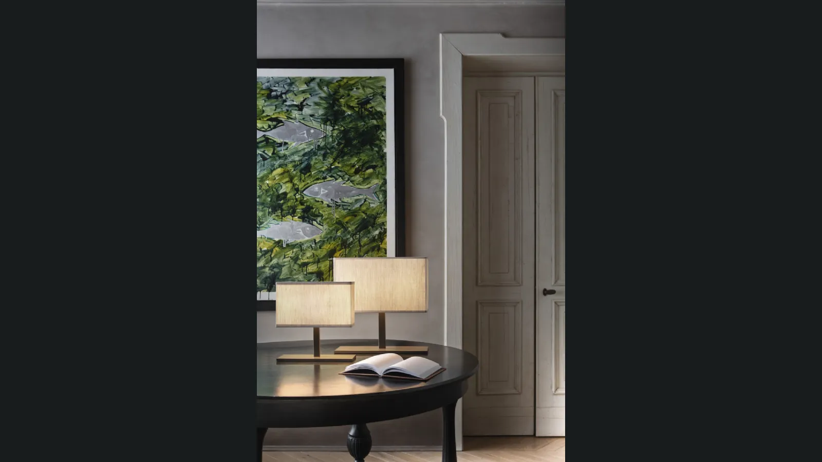 Lampada da tavolo con struttura in metallo e paralume in tessuto Tosca di Pentalight