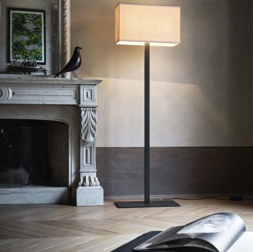 Lampada da terra con struttura in metallo e paralume in tessuto Tosca di Pentalight