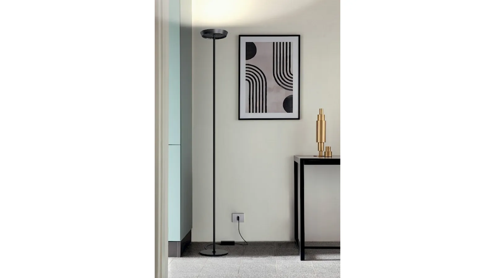 Lampada da terra Prince a luce indiretta semplice ed elegante di Rotaliana