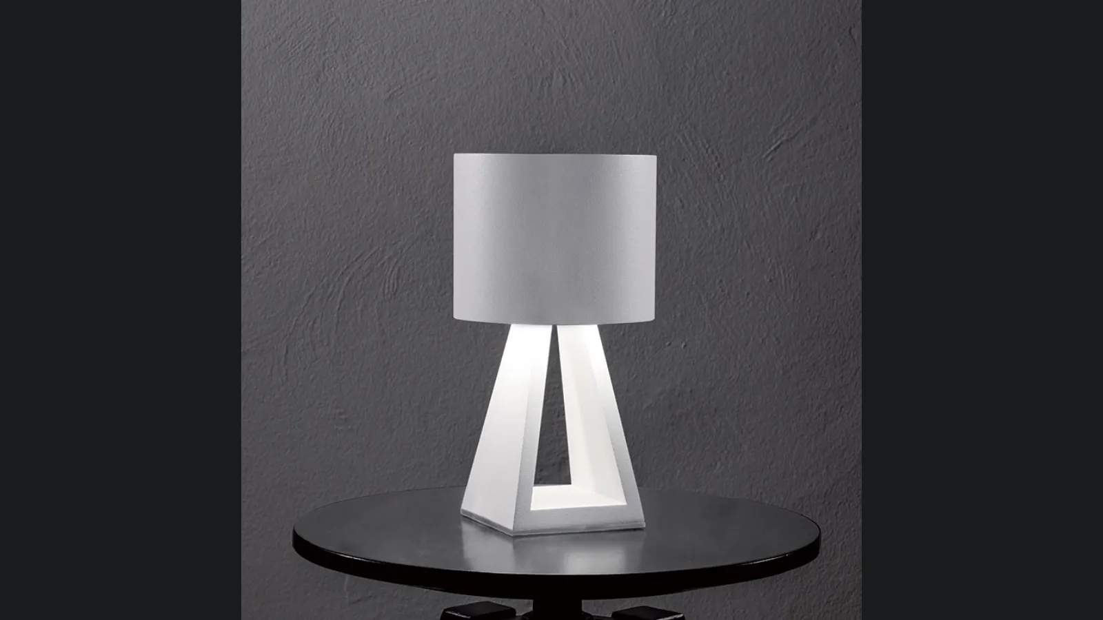 Lampada da tavolo Pup Metal di Vivida International