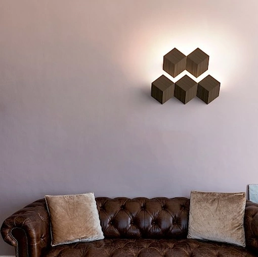 Lampada da parete a forma cubica in alluminio pressofuso QB Rotaliana