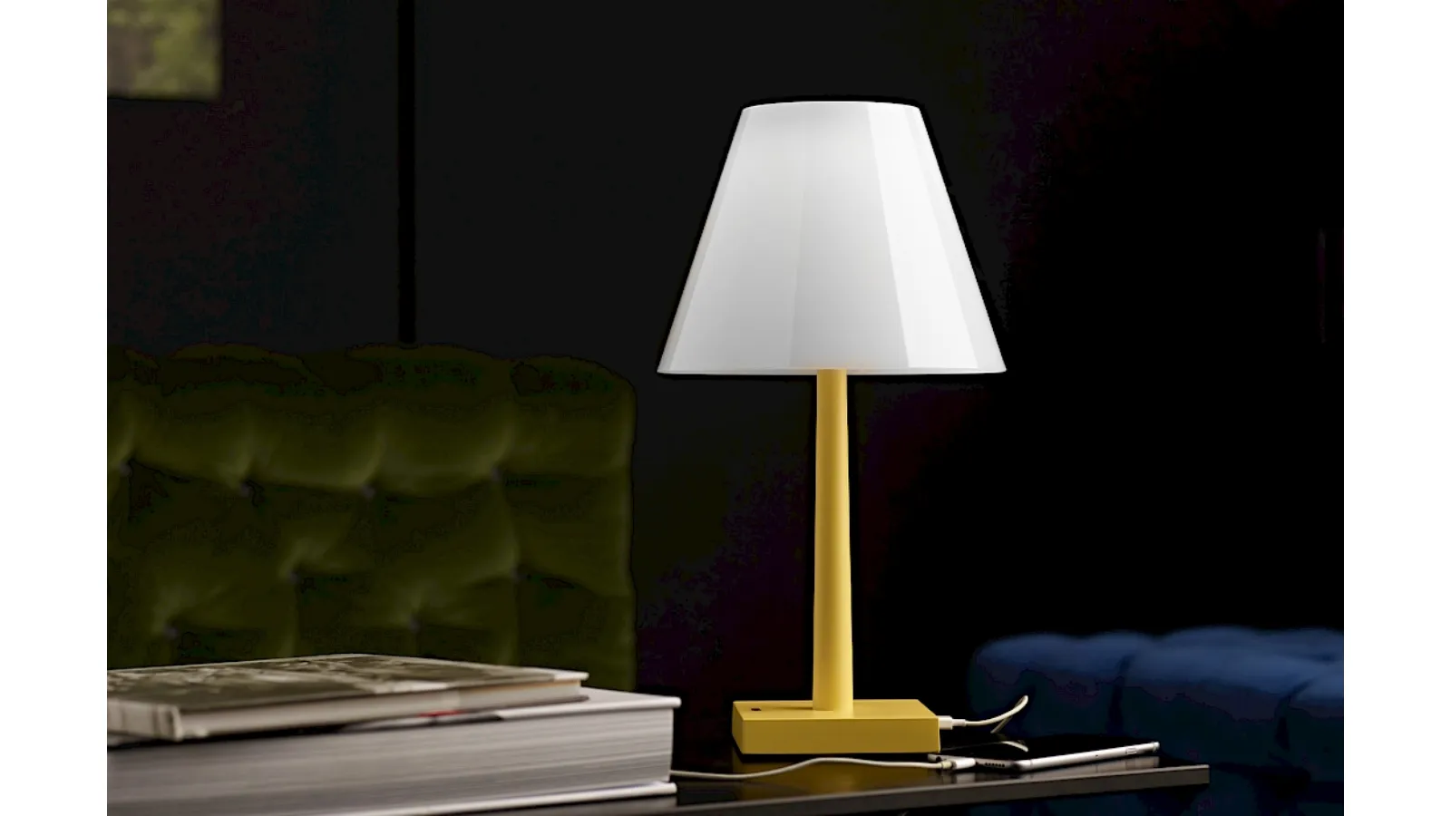 Lampada da tavolo con struttura in metallo e diffusore in policarbonato Dina+ di Rotaliana