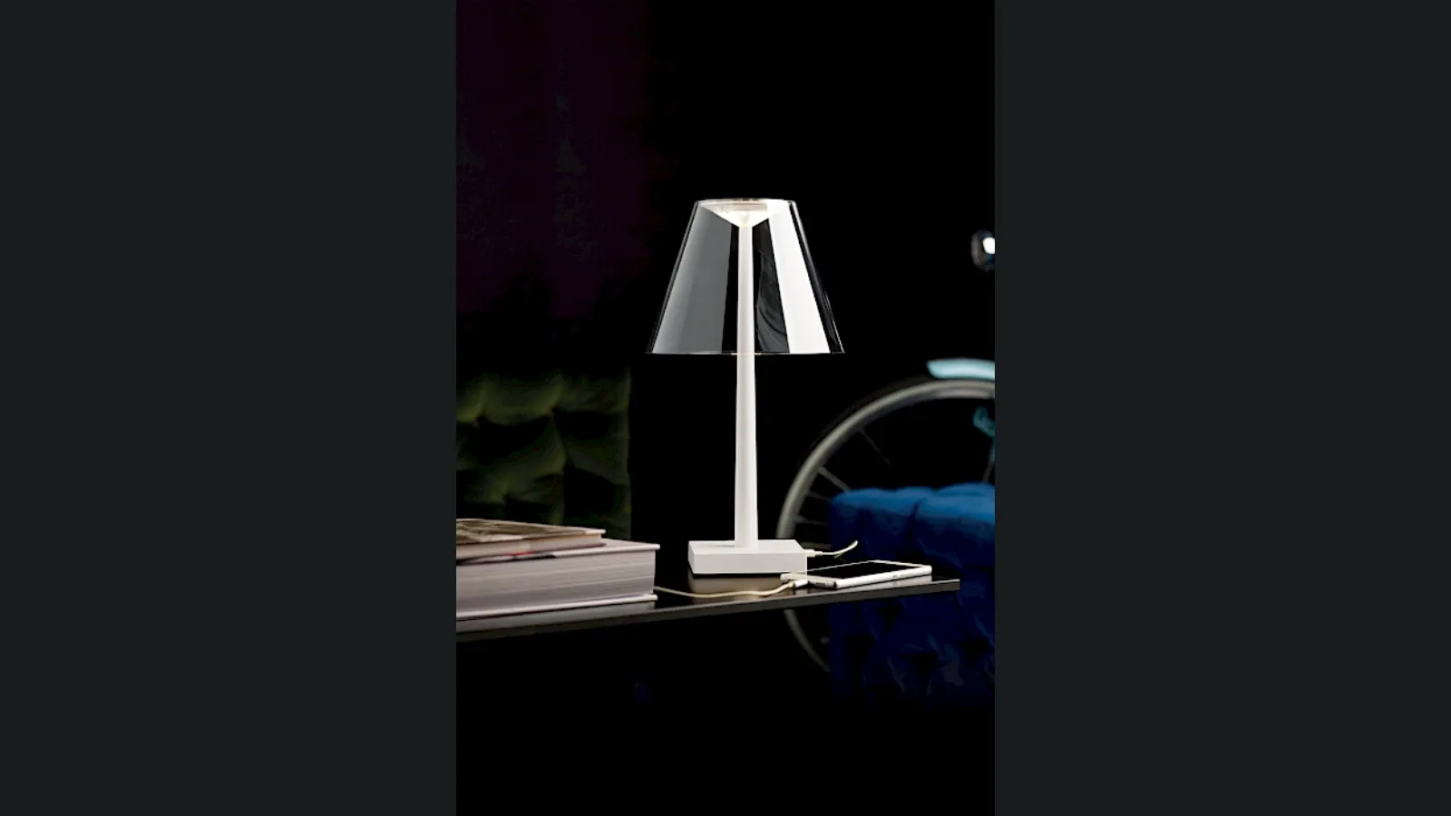 Lampada da tavolo con struttura in metallo e diffusore in policarbonato Dina+ di Rotaliana