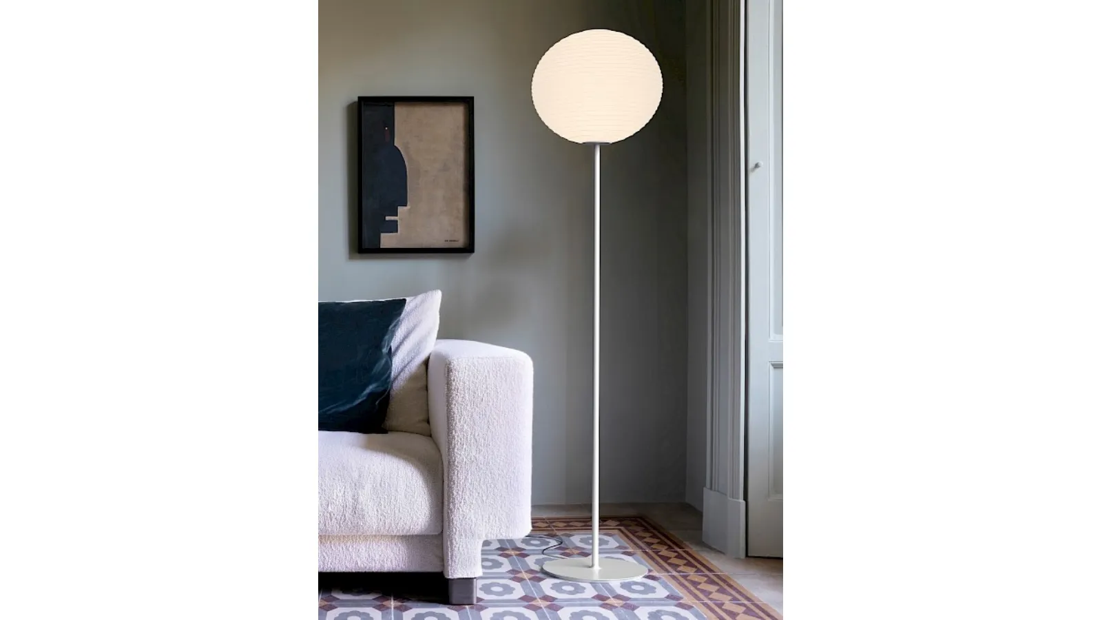 Lampada da terra con diffusore in vetro soffiato caratterizzato da sottili anelli a rilievo Flow Glass di Rotaliana