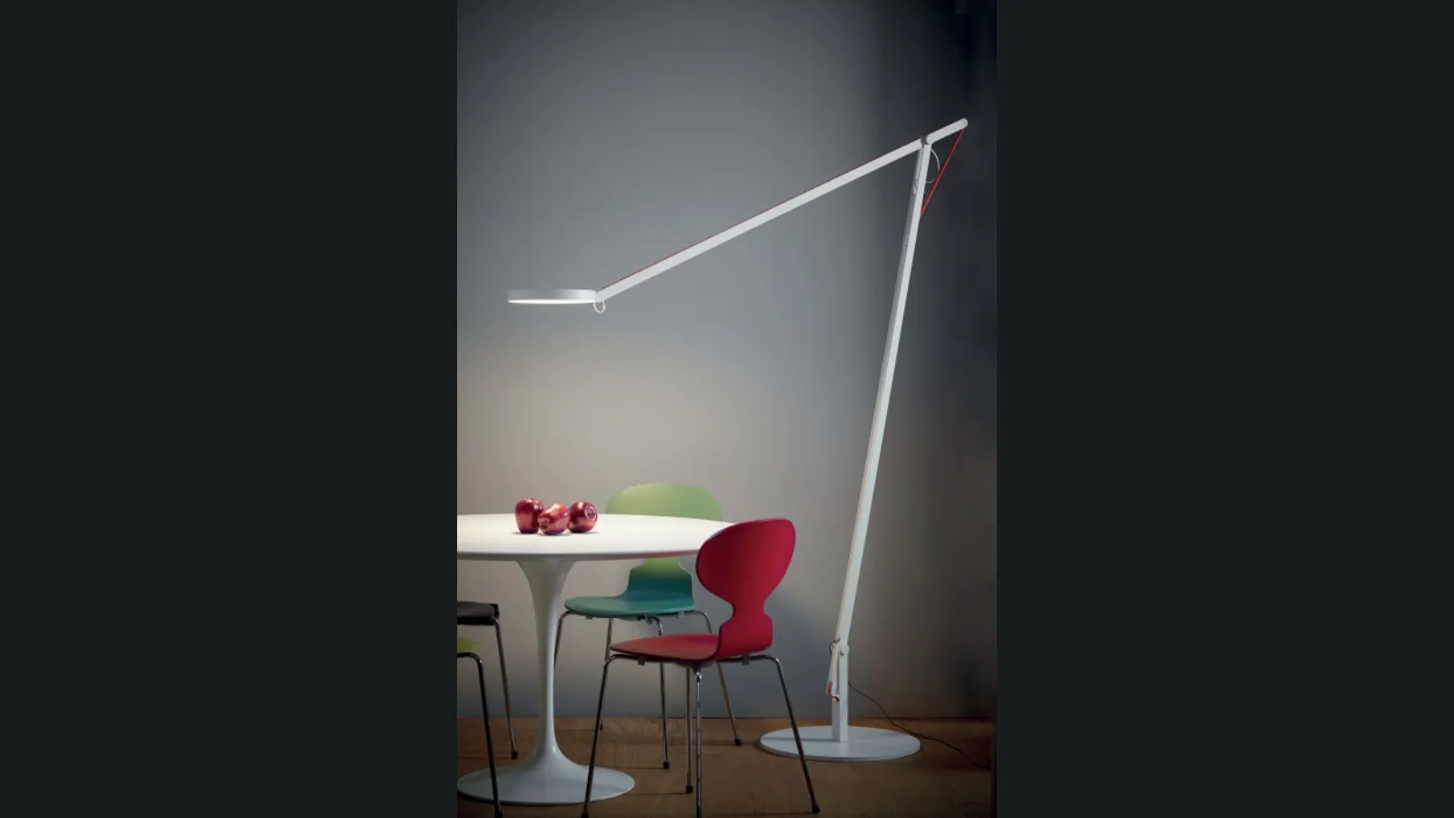 Lampada da terra String XL di Rotaliana