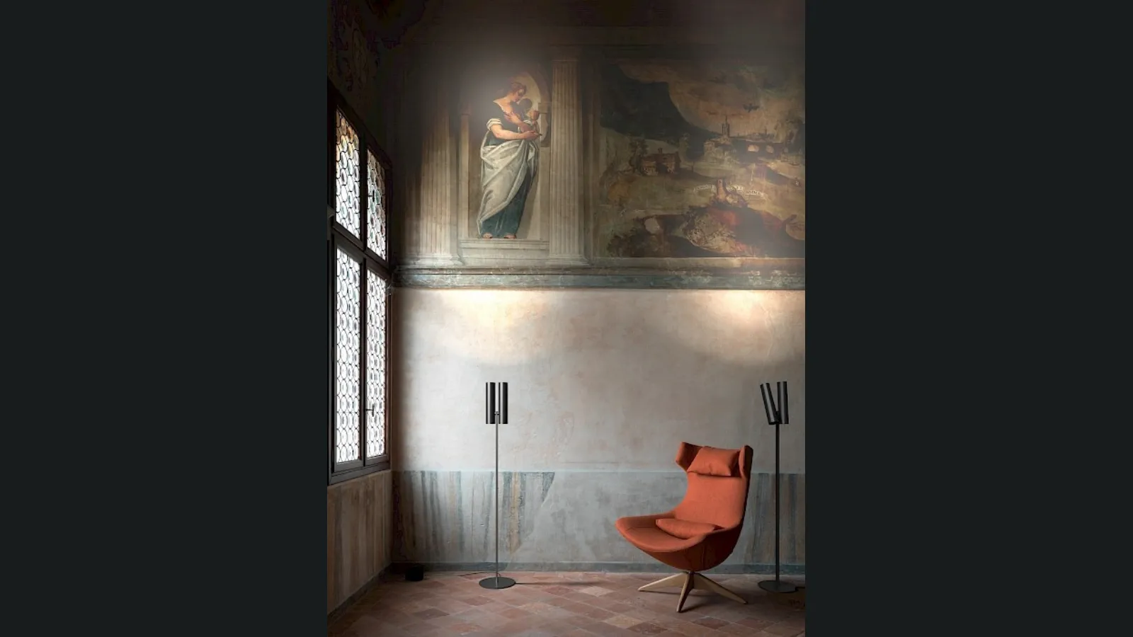 Lampada da terra Tobu di Rotaliana