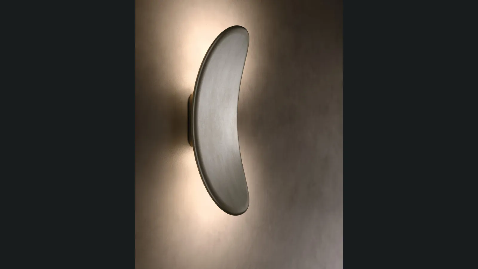 Lampada da parete in alluminio pressofuso verniciato bianco Vela Applique di Pentalight