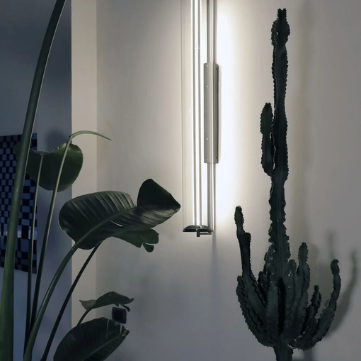 Lampada da parete in vetro e metallo Lemstation di Vivida International