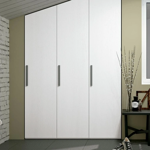 Armadio ripostiglio con ante battenti Composizione 33 di Ferrimobili