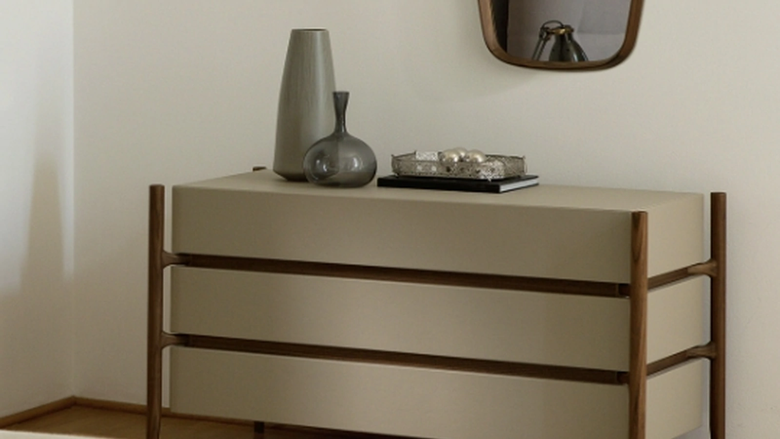 Cassettiera Regent in legno rivestita in pelle di Porada