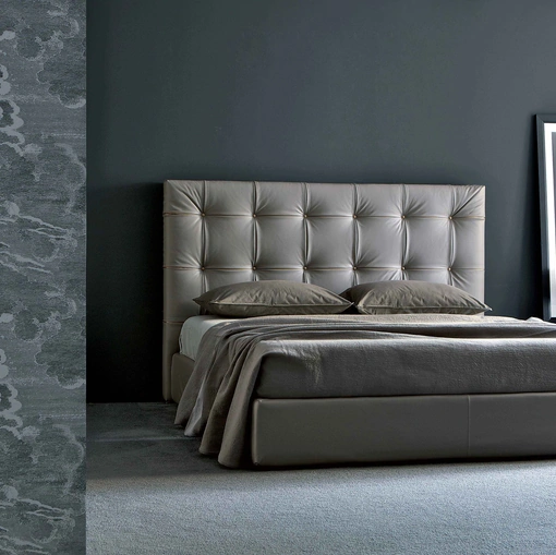 Letto con box contenitore e testiera capitonné Camargue di Estel