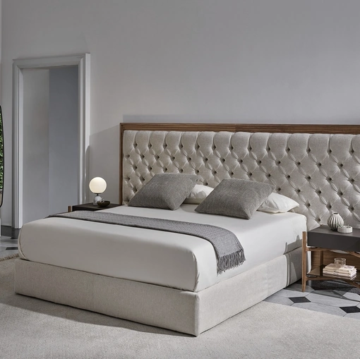 Letto imbottito Enya di Porada