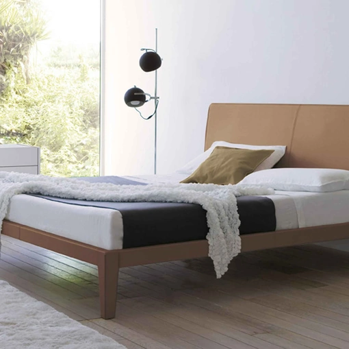 Letto con testiera completamente rivestito in cuoio Slim di Estel