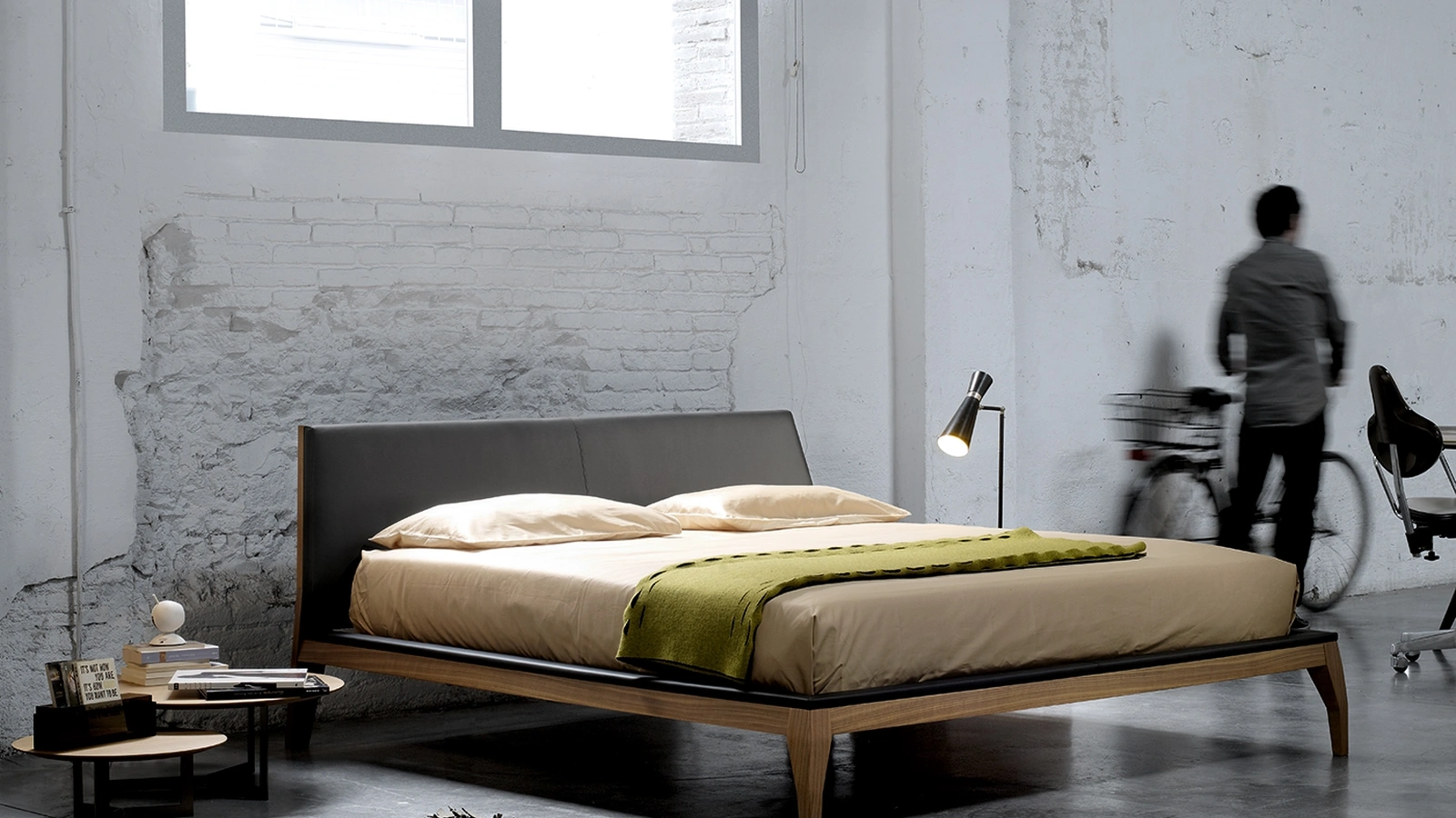 Letto Bel in Walnut and Leather di Treku