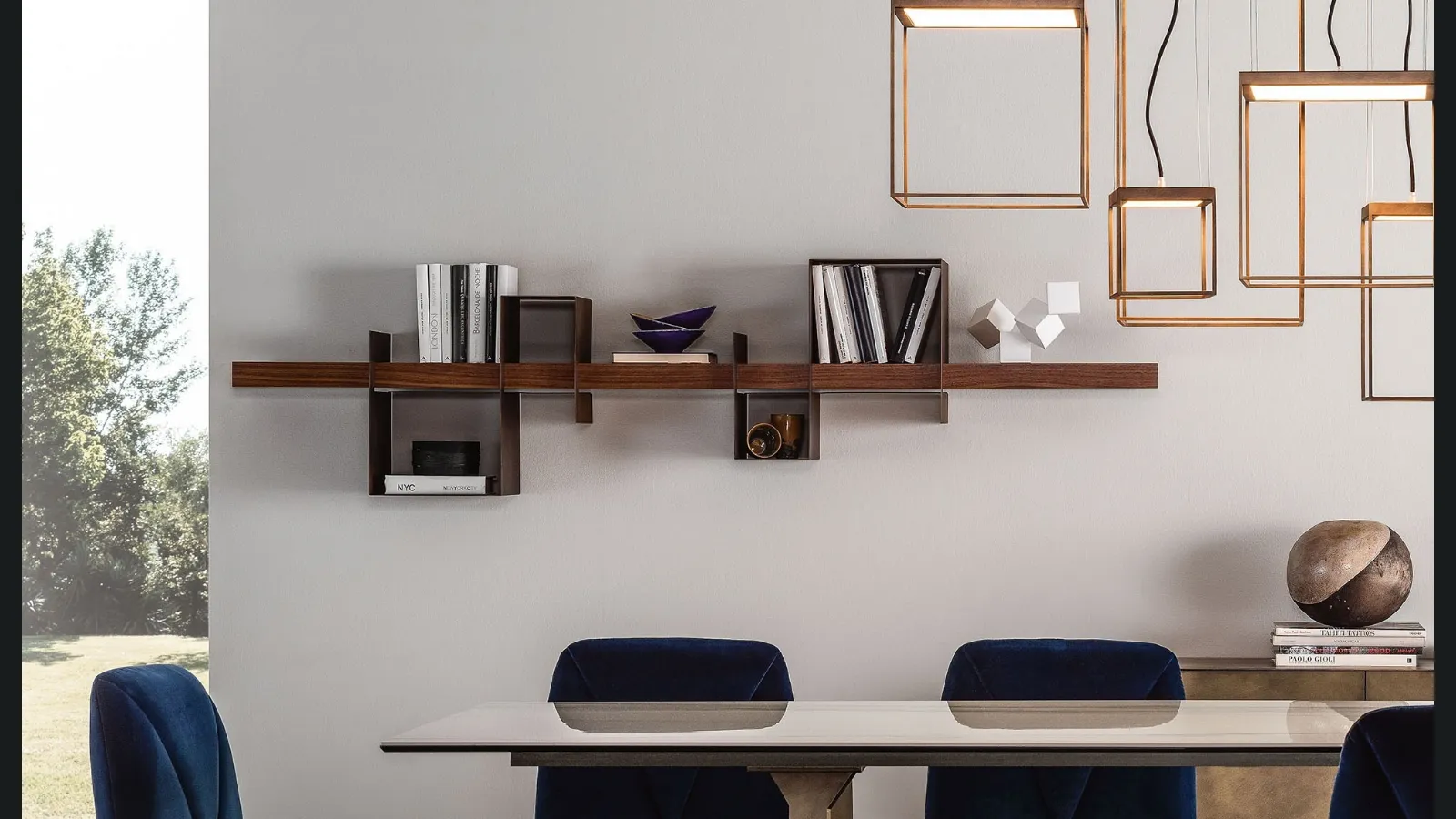 Libreria Ago e Filo in legno con mensole in metallo di Ronda Design