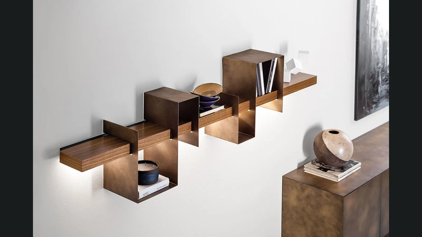 Libreria Ago e Filo in legno con mensole in metallo di Ronda Design