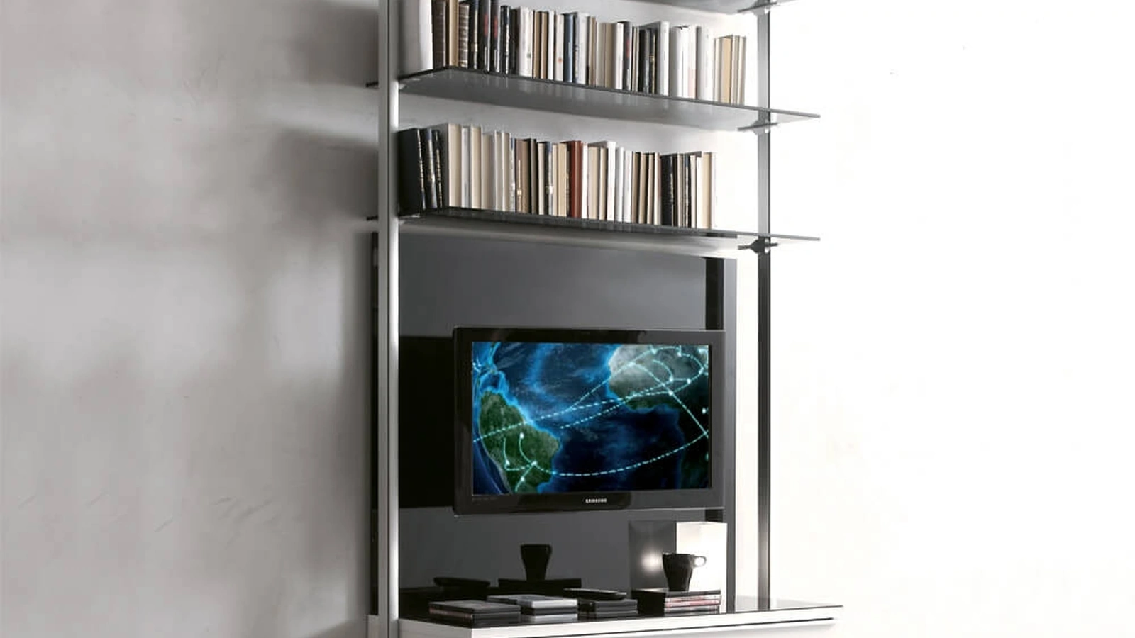 Libreria Capri in metallo con ripiani in vetro e cassetto laccato di Ponti Terenghi