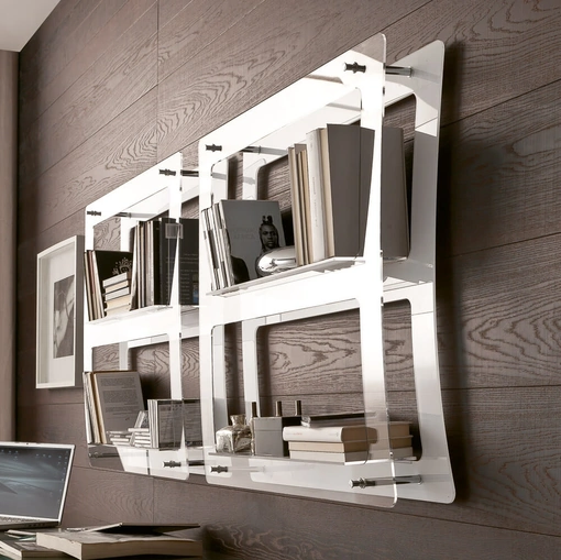 Libreria sospesa in plexiglass Venus di Ponti Terenghi