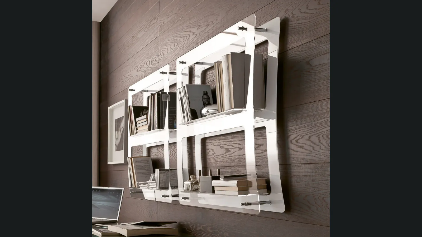 Libreria sospesa in plexiglass Venus di Ponti Terenghi