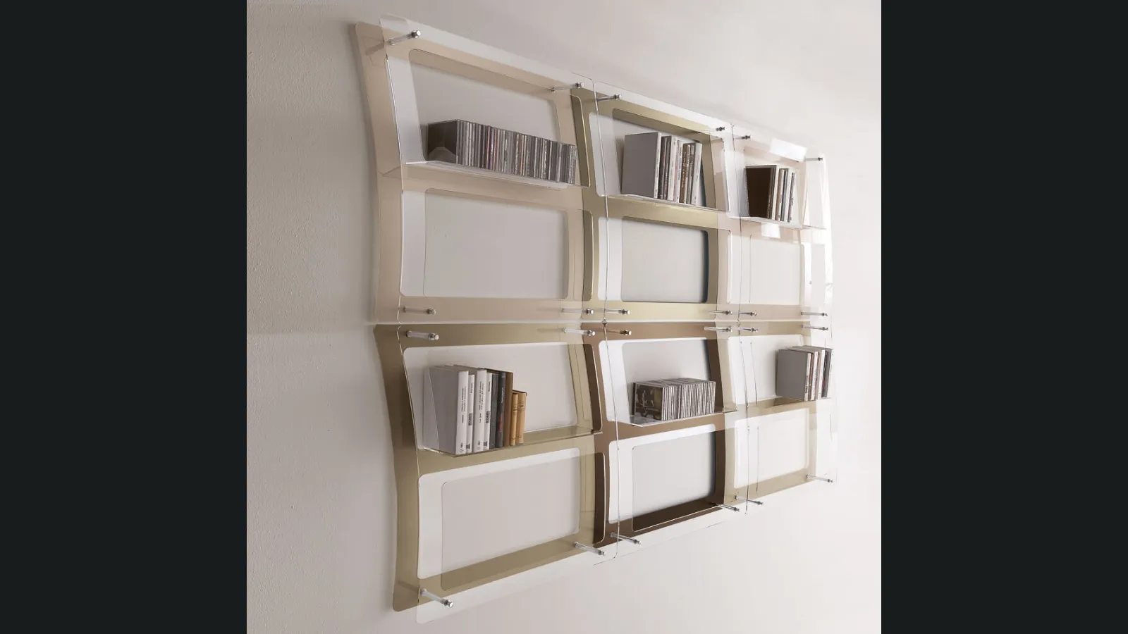 Libreria sospesa in plexiglass Venus di Ponti Terenghi