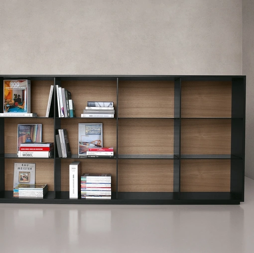 Libreria con scocca in alluminio, schiena in MDF rovere e ripiani in vetro fumé Monolith configurazione 02 di Extendo