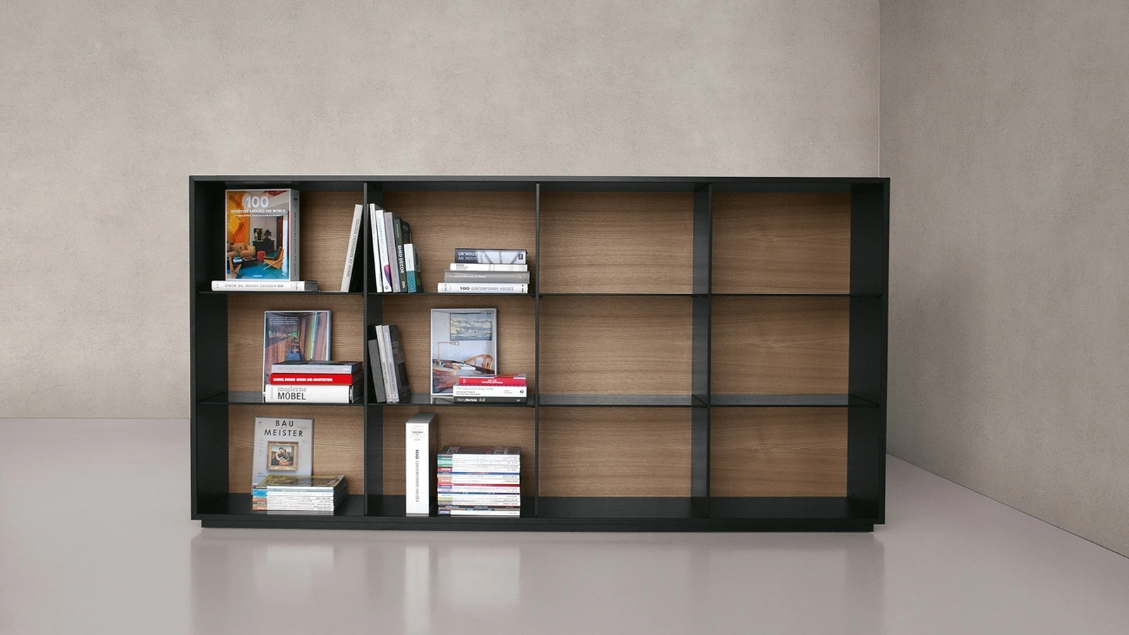 Libreria con scocca in alluminio, schiena in MDF rovere e ripiani in vetro fumé Monolith configurazione 02 di Extendo